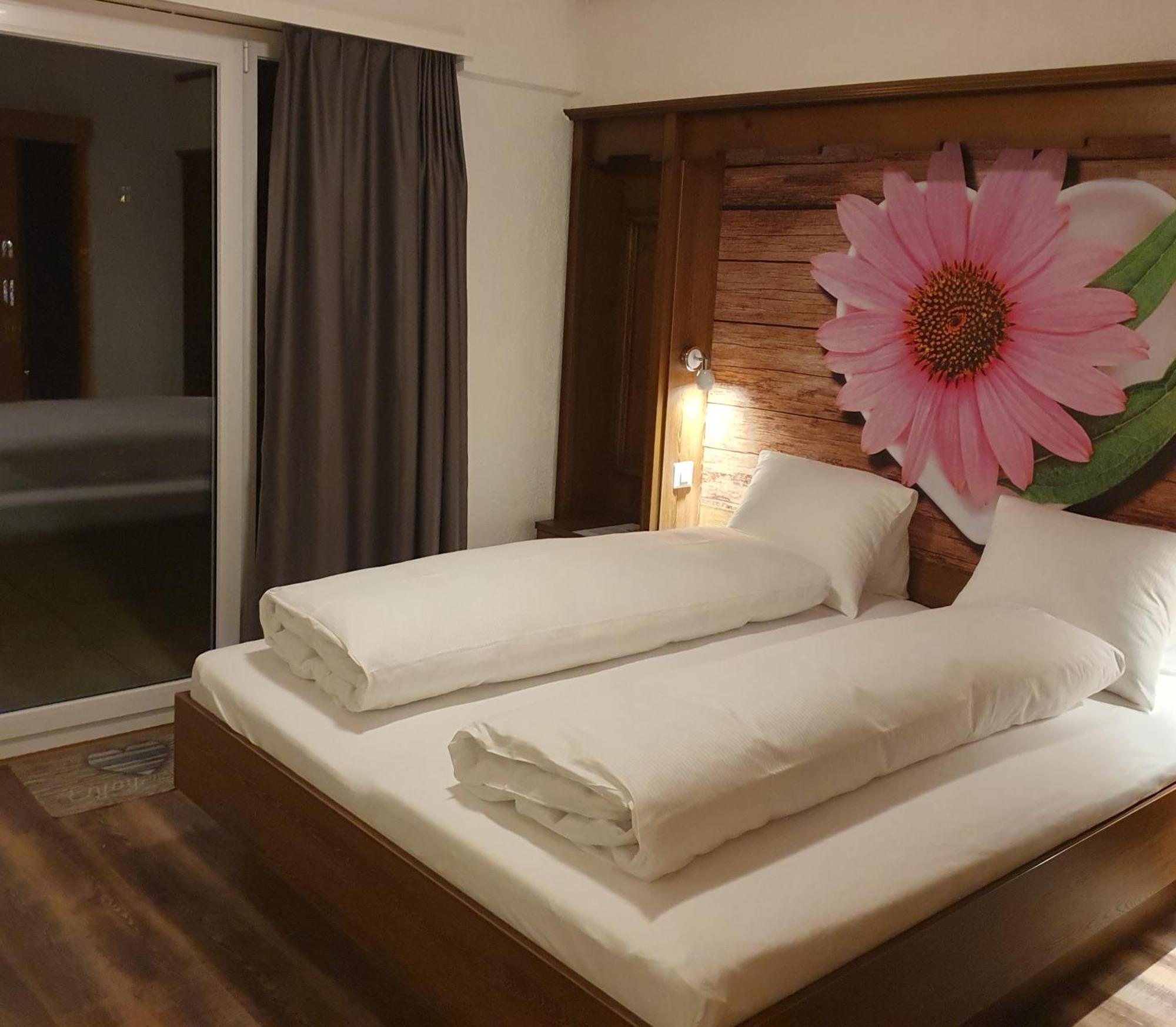 Dala Hotel & Apartments ลอยเคอร์บัด ภายนอก รูปภาพ
