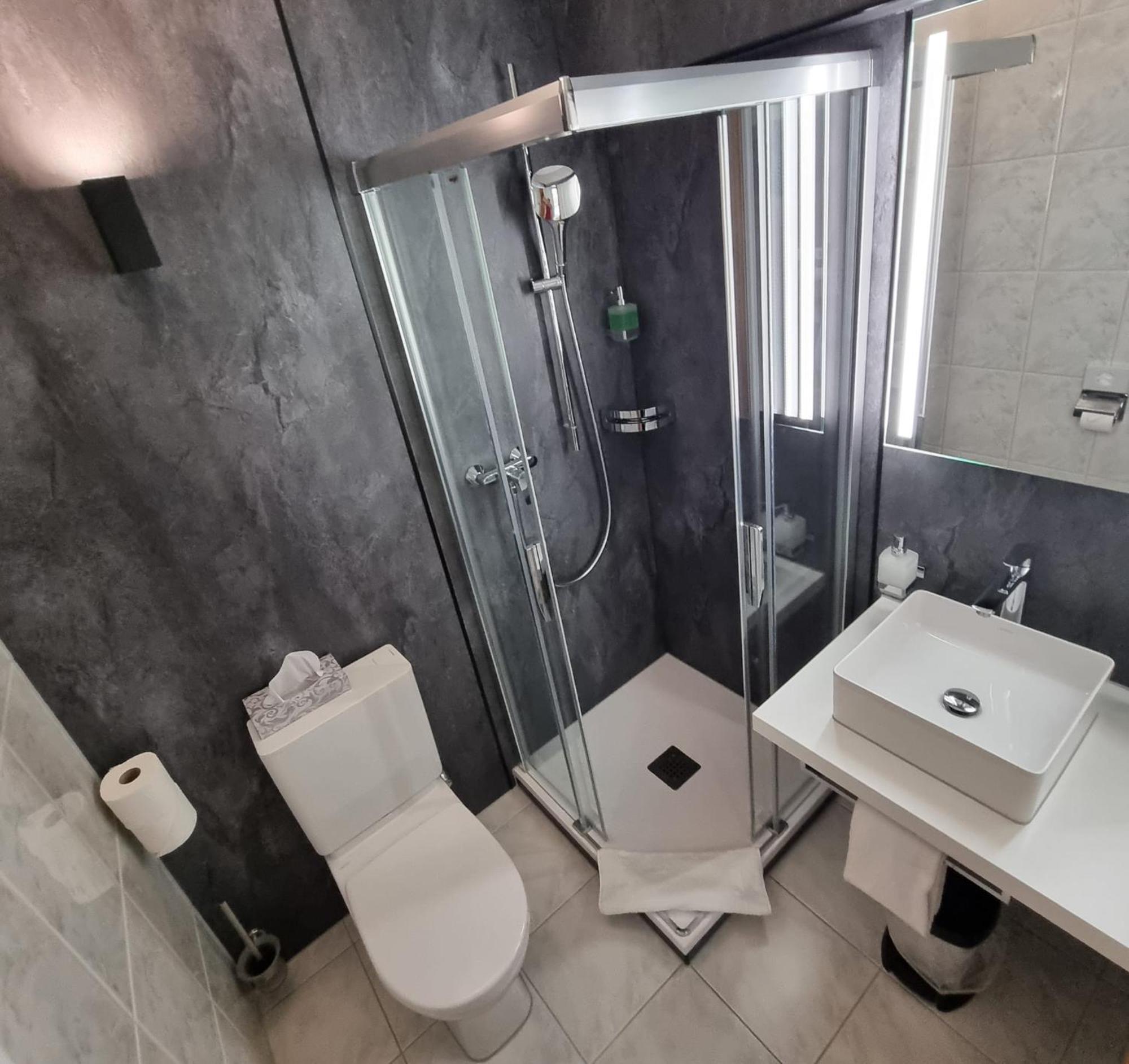 Dala Hotel & Apartments ลอยเคอร์บัด ภายนอก รูปภาพ